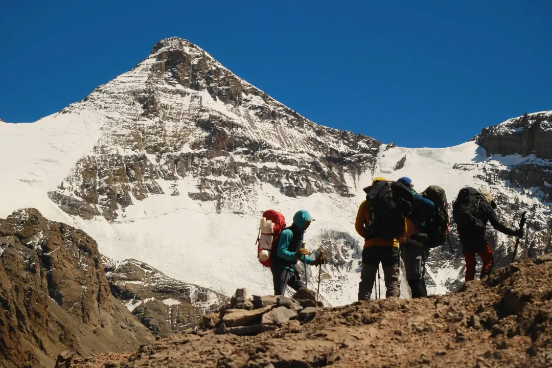 Los veteranos hicieron cumbre en el Aconcagua antes de los esperado.