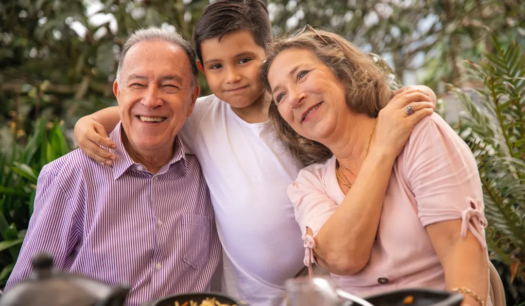 El Día del Abuelo es una ocasión propicia para fortalecer los vínculos familiares mediante diversas actividades que honran su presencia. 
