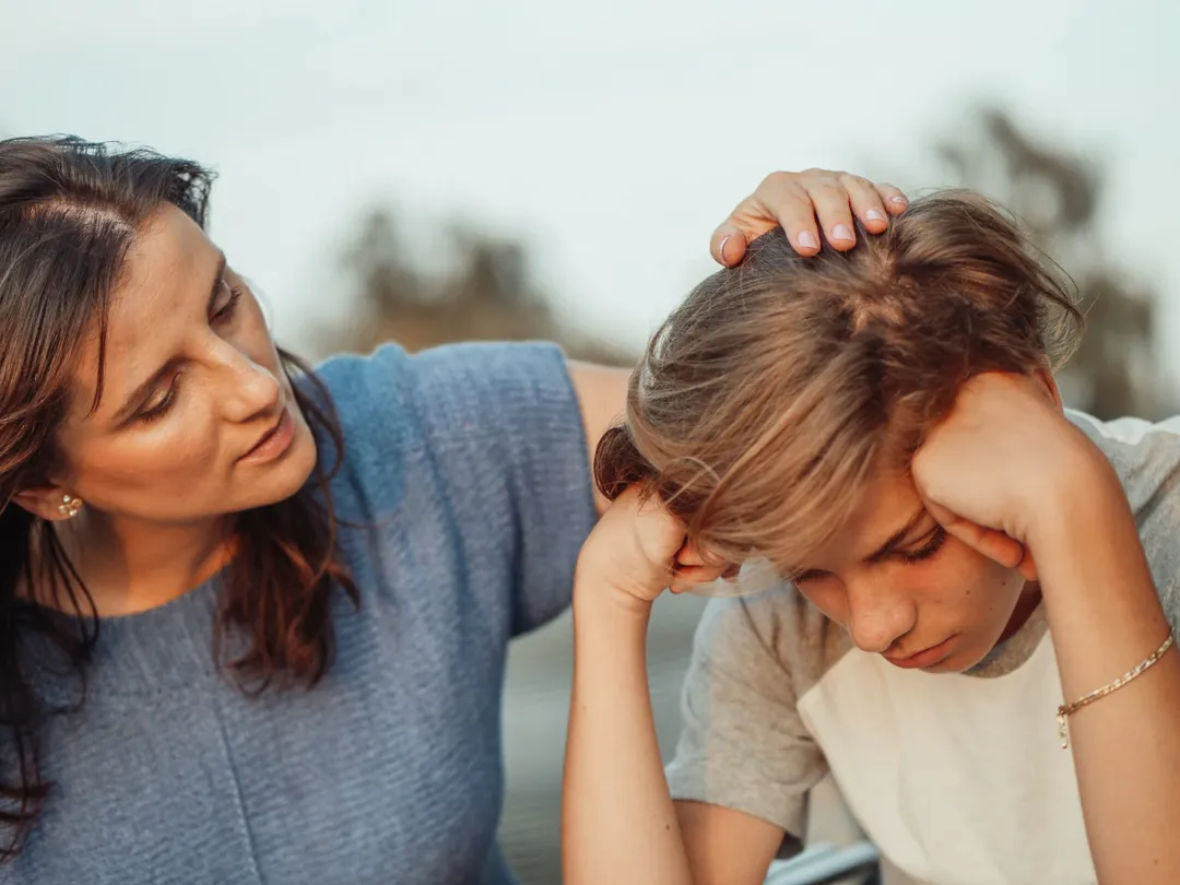 Los adultos tienen que marcar el compás, hablar sin gritar pone orden en la comunicación.  
