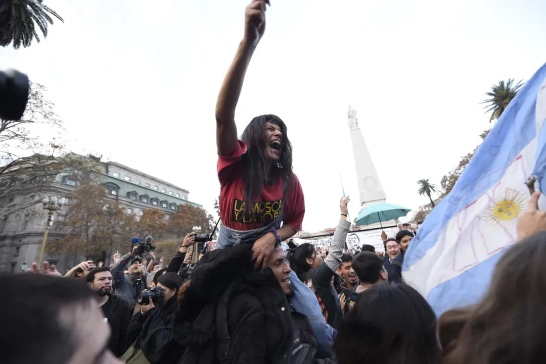 Así arrancó la misa ricotera en Plaza de Mayo.