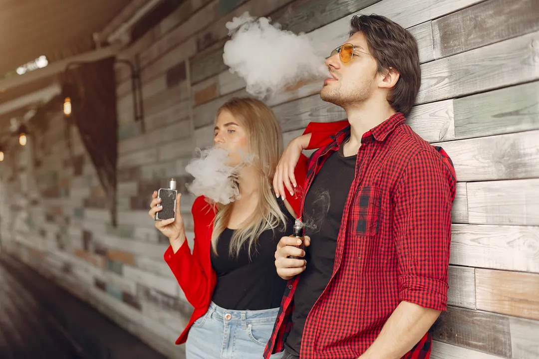 Los vapeadores han ganado terreno entre los jóvenes.