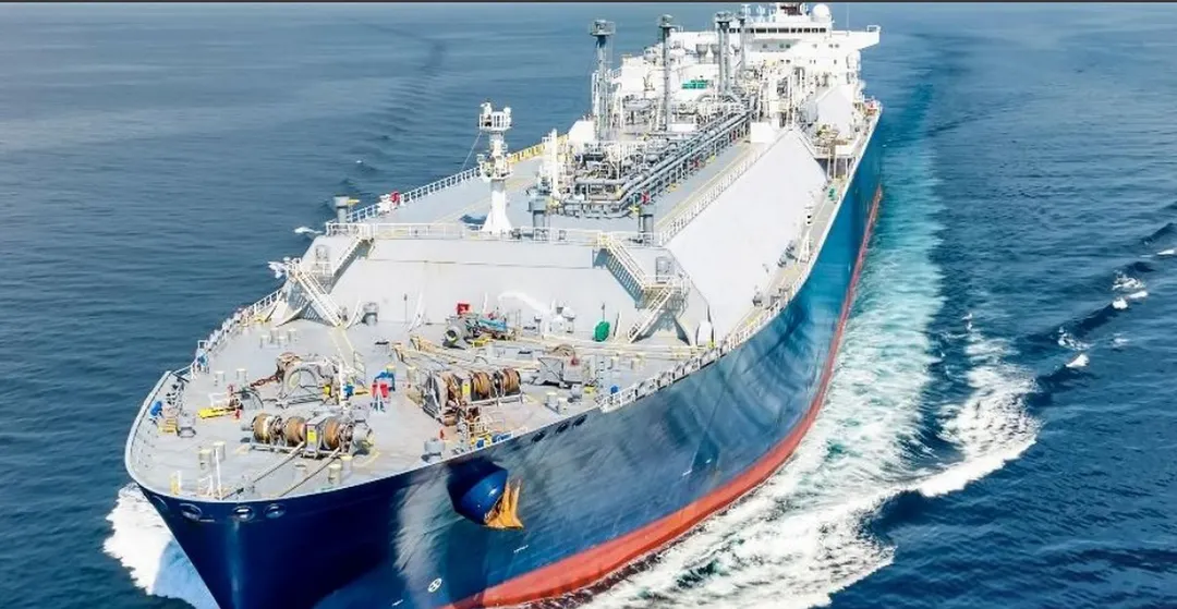 El primer buque de GNL llegará a la Argentina en 2027.