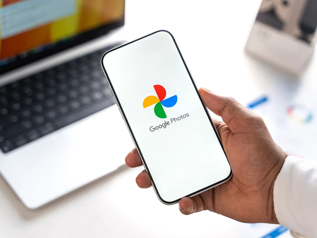 La nueva herramienta de Google fotos permitirá cambiar fechas, ubicaciones y generar descripciones automáticas usando lenguaje natural