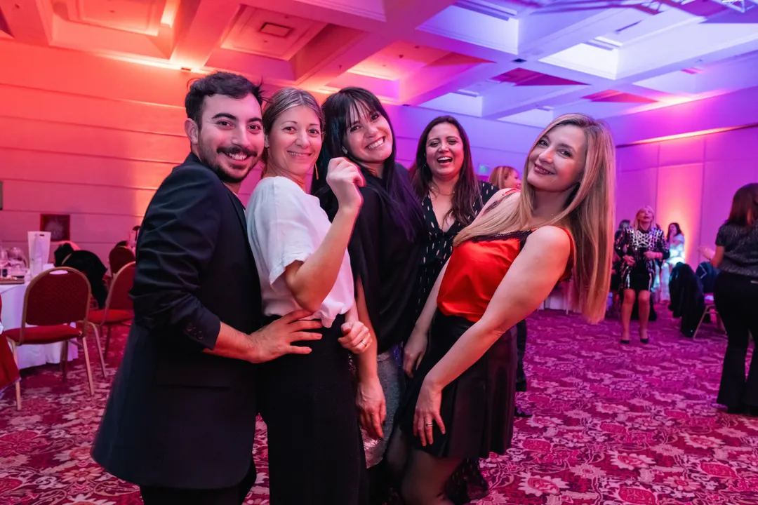 Divertidos, Lucas Castro, Mariela Moreno, Paula Crombas, Cintia Vargas y Paola Piquer.