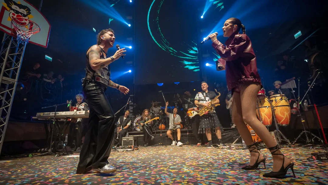 Los Caligaris y Olivia Wald interpretaron en vivo 