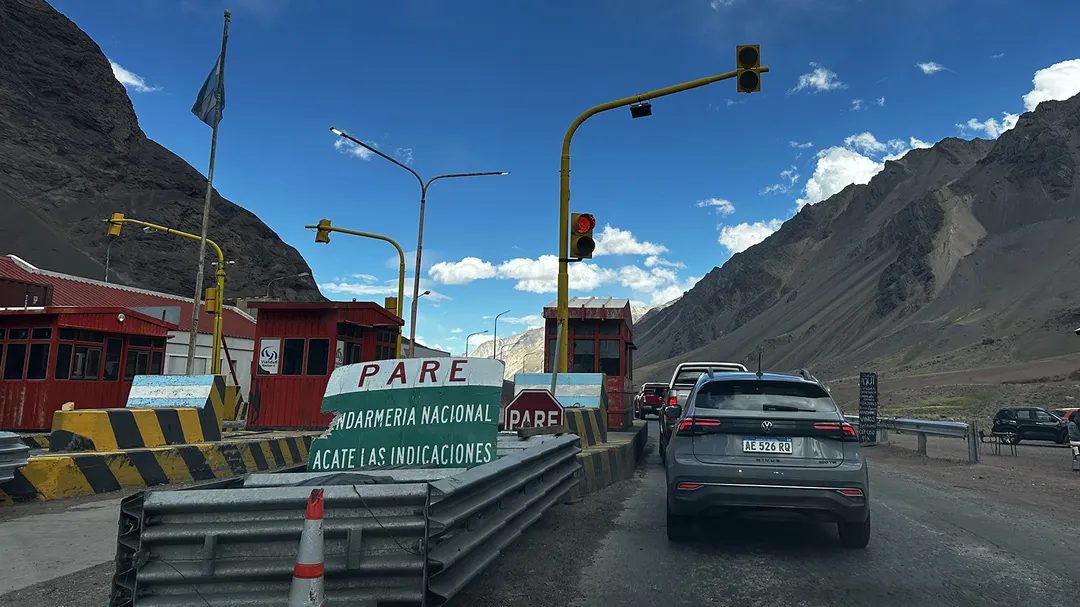 Siguen las demoras para cruzar a Chile. 