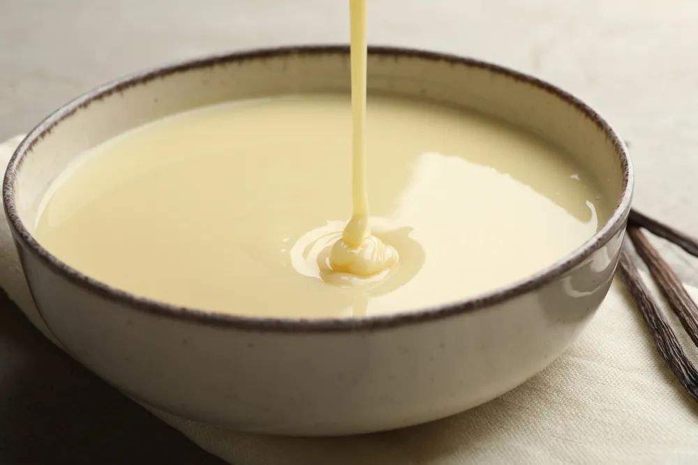 Es un ingrediente clave en recetas famosas como el key lime pie, el brigadeiro y el tres leches.