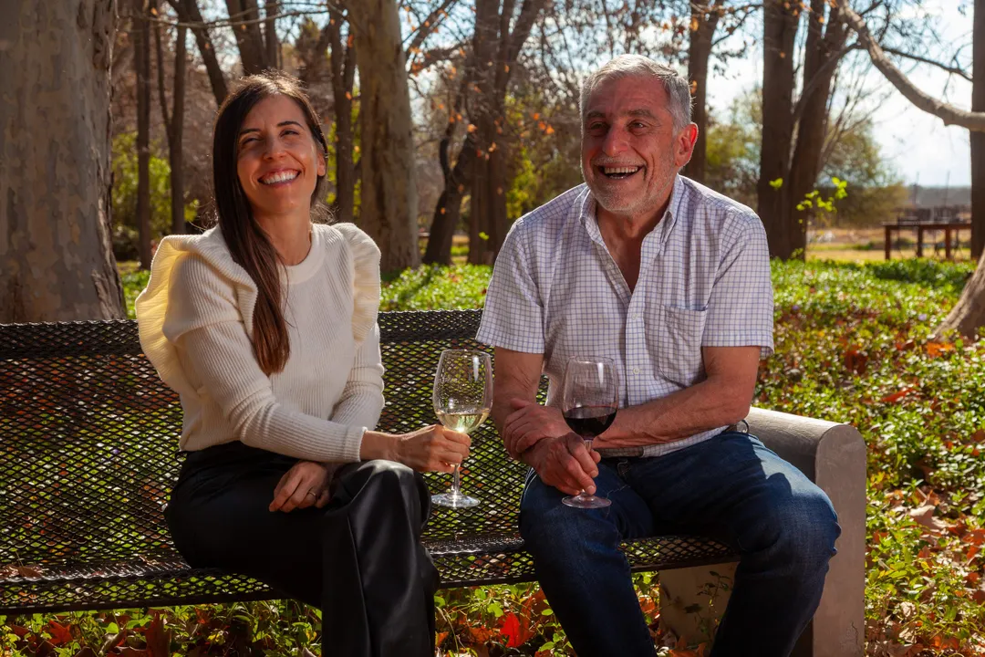 Julia junto a su padre José Zuccardi. 