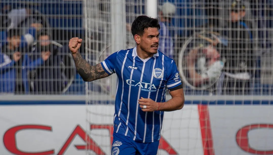 Axel Rodríguez no tuvo un buen partido en Puerto Madryn. 