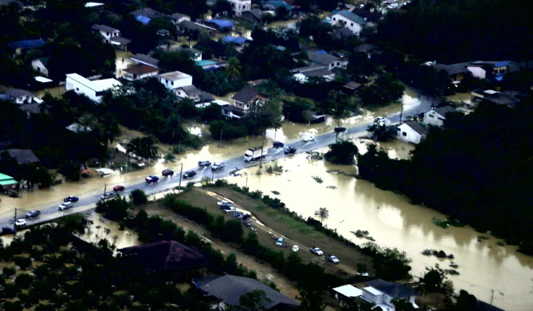 Tailandia vive una tragedia por las inundaciones, tras potentes precipitaciones. Foto Efe