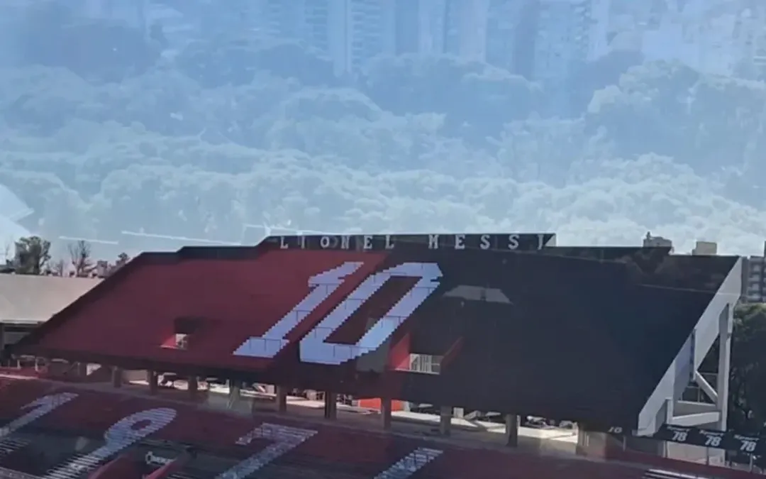 La nueva tribuna del estadio de Newell's Old Boys en honor a Lionel Messi fue inaugurada oficialmente a mediados de 2025 en el Estadio Marcelo Bielsa (El Coloso).