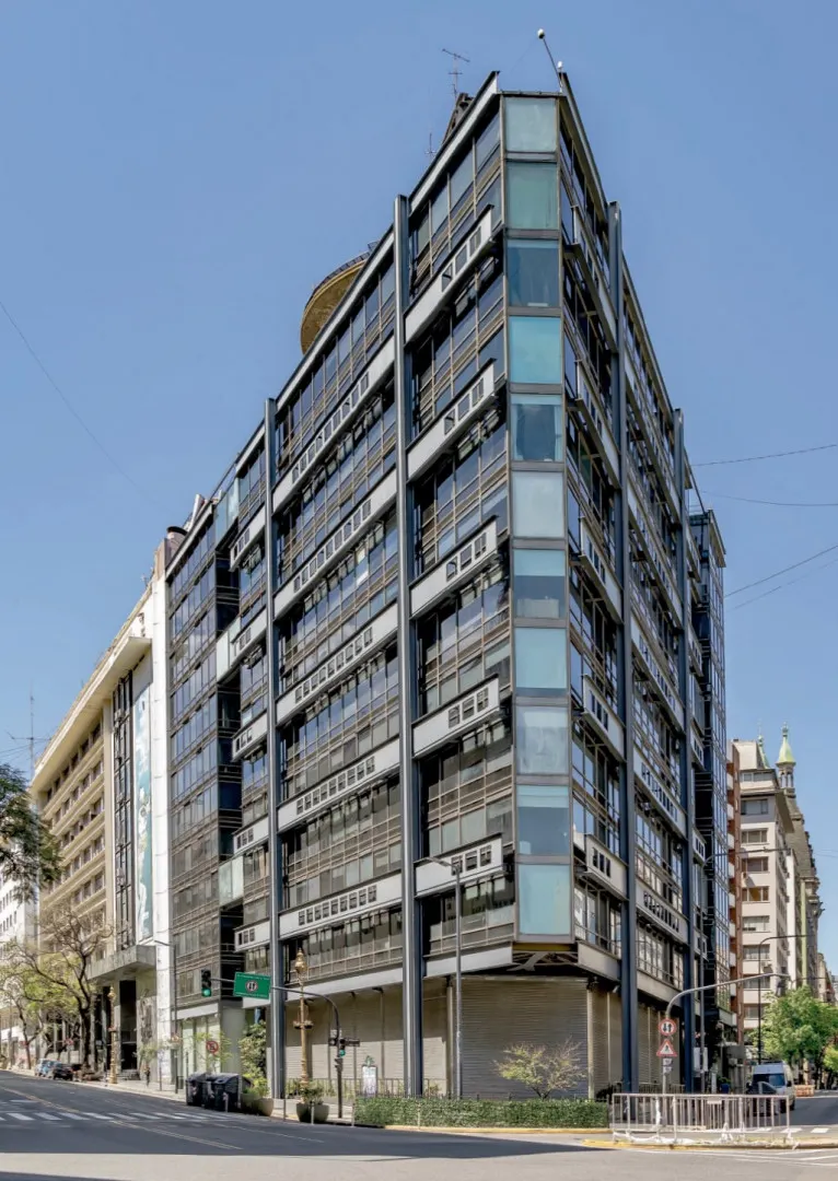 El edificio de la ex Sociedad Mixta Siderúrgica Argentina (SOMISA).