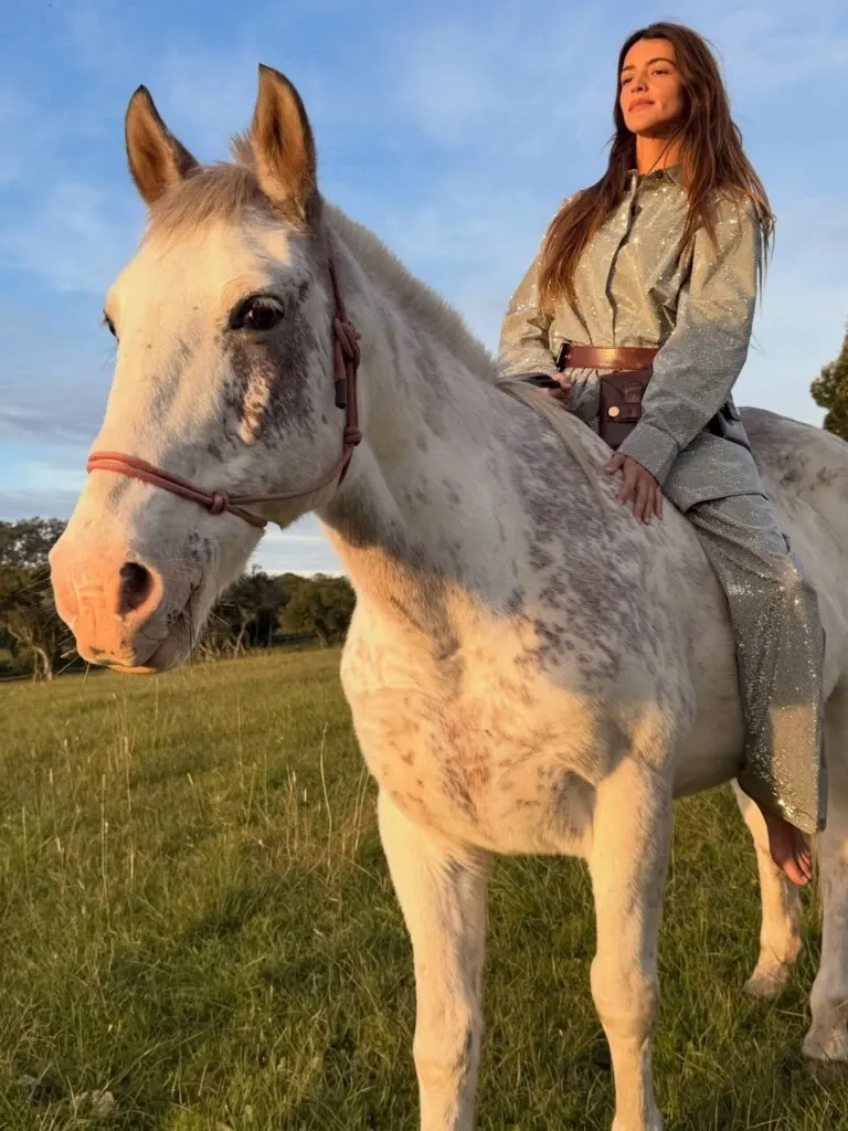 Calu Rivero se viste de western espacial.