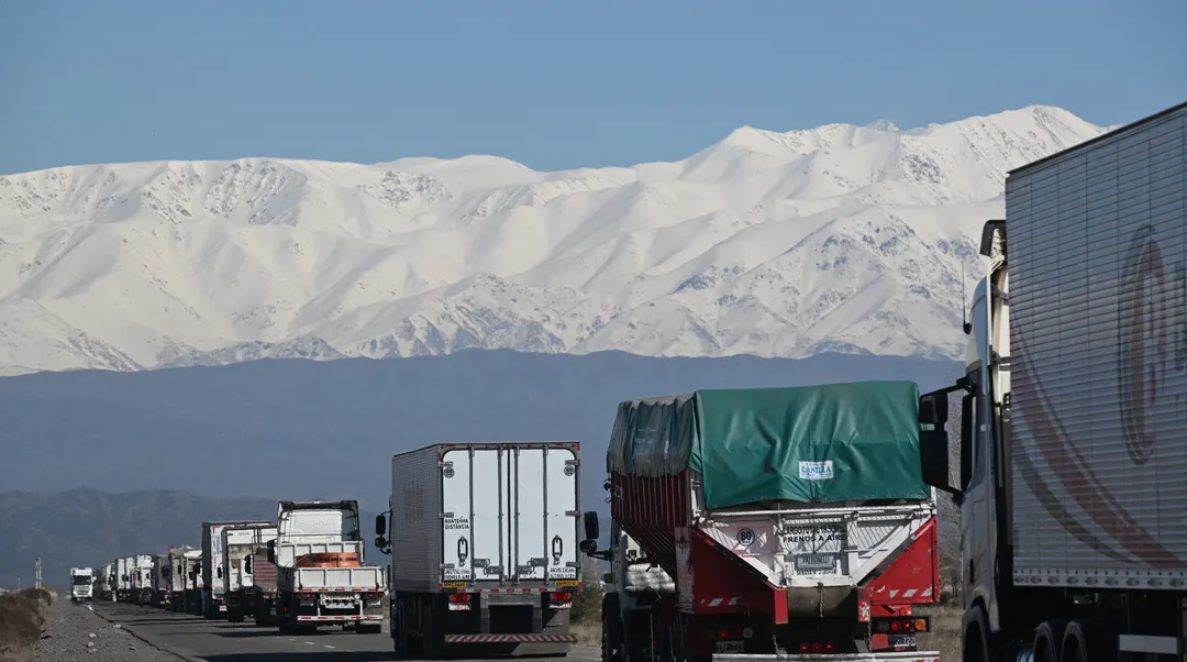 Tras 34 días de espera, se liberó el paso a Chile para los camiones. 
