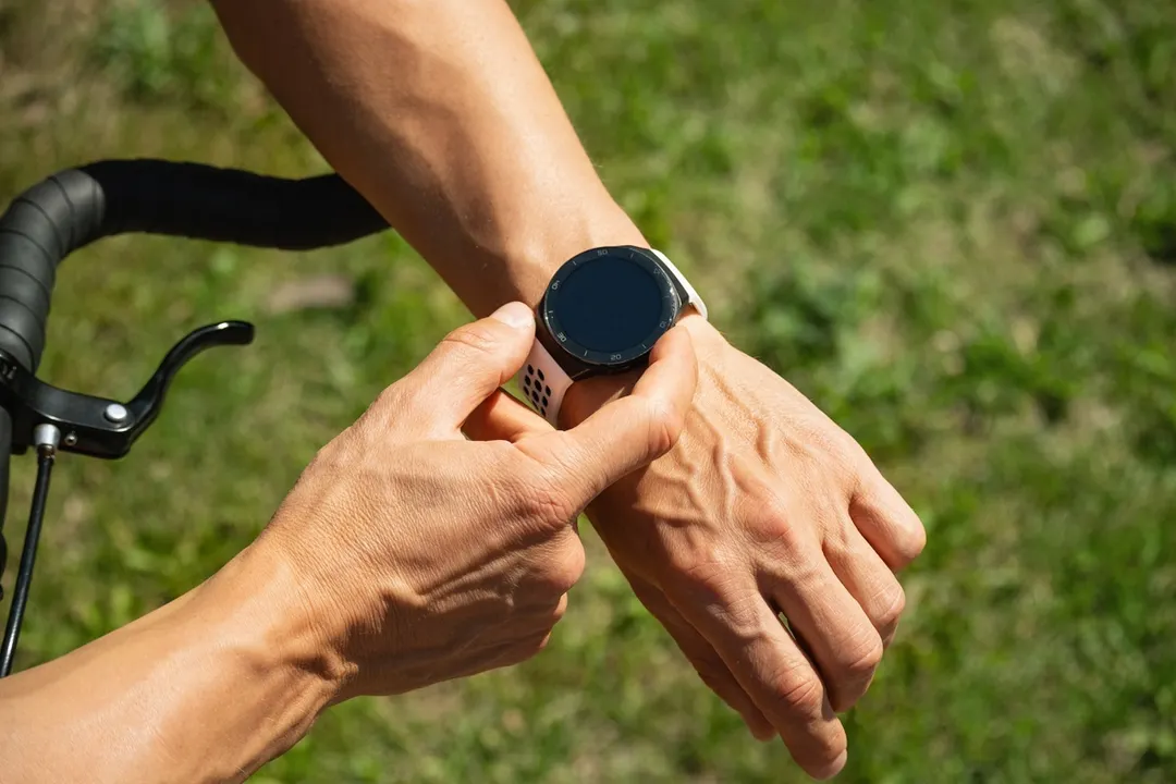 Los mejores relojes diseñados para ciclistas combinan precisión y resistencia sobre ruedas.