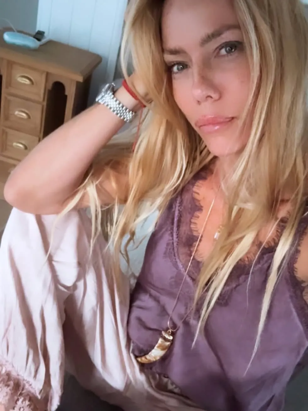 Nicole Neumann y el look relajado que conquistó el verano.