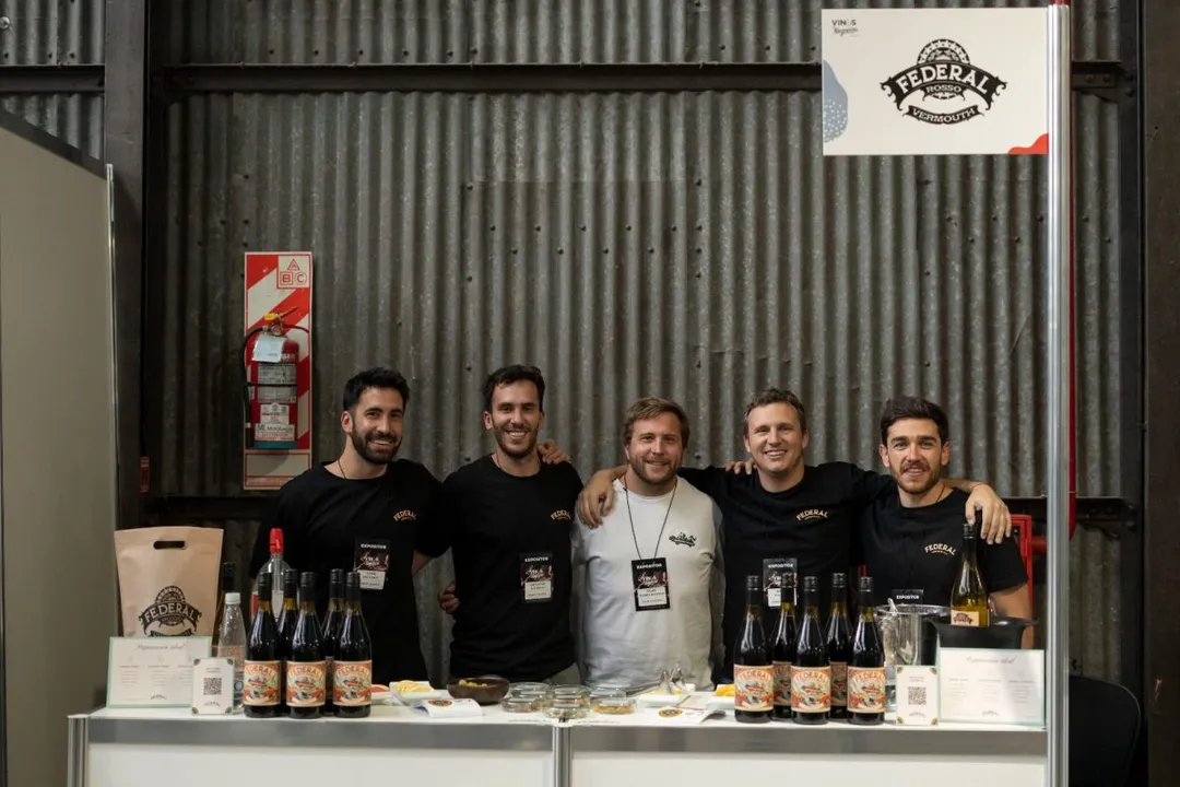 Amigos de todo el país, crearon un vermut completamente federal.