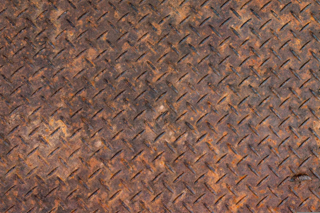 El acero corten utiliza la oxidación como parte de su estética.