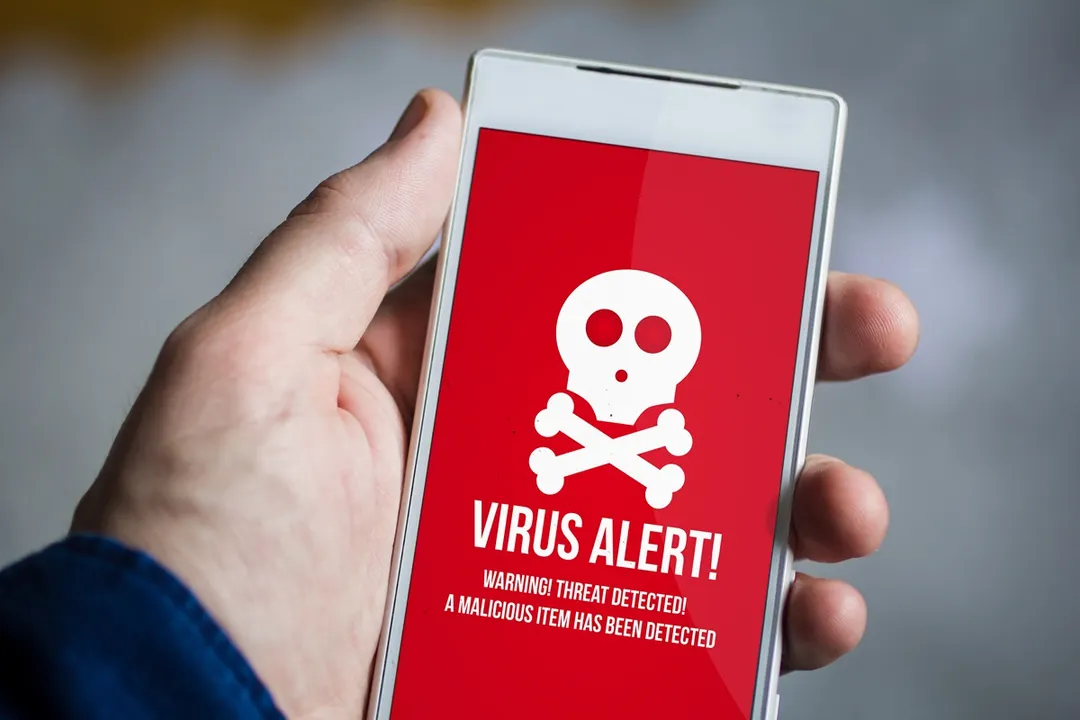 Meta enciende alertas por una falsa app de WhatsApp.