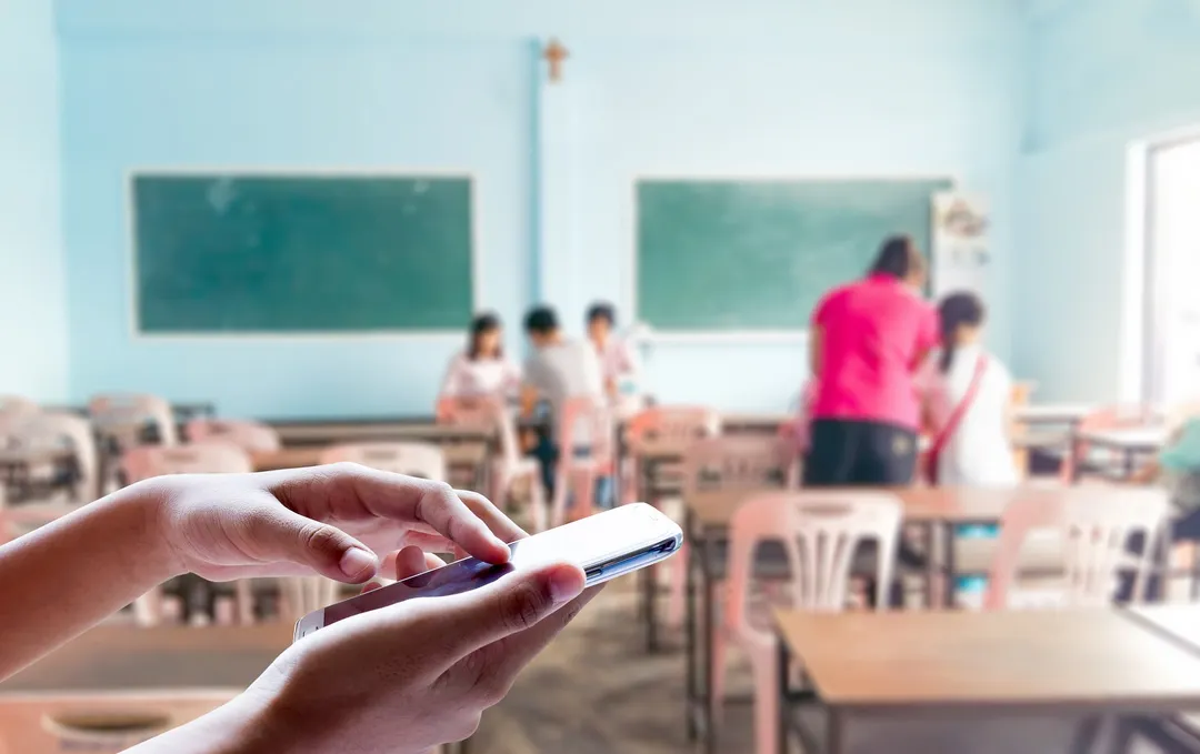 Dos de cada tres chicos argentinos utilizan inteligencia artificial para hacer sus tareas. 
