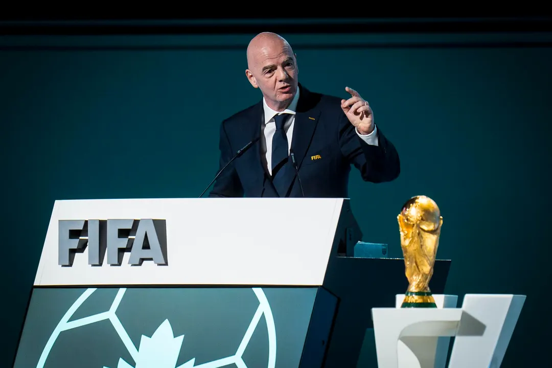 Infantino no descarta seguir aumentando la cantidad de equipos.