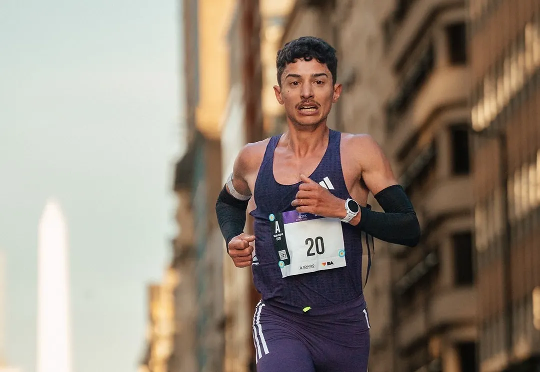 Los deportistas reciben becas que son insuficientes para cubrir los gastos de ser atleta de alto rendimiento. 