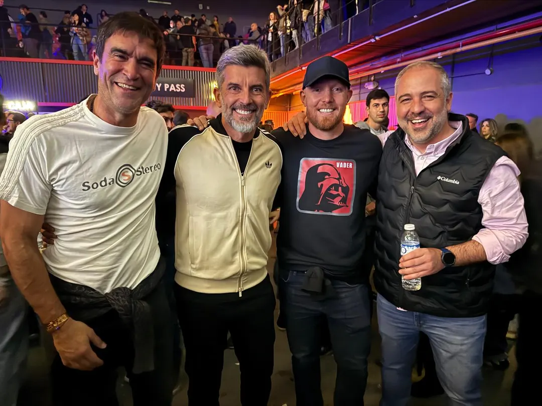 La foto viral: Emir Andraos -intendente de Tunuyán-, Ulpiano Suarez -intendente de la Ciudad de Mendoza-, Esteban Allasino -intendente de Luján de Cuyo- y Matías Stevanato -intendente de Maipú-.