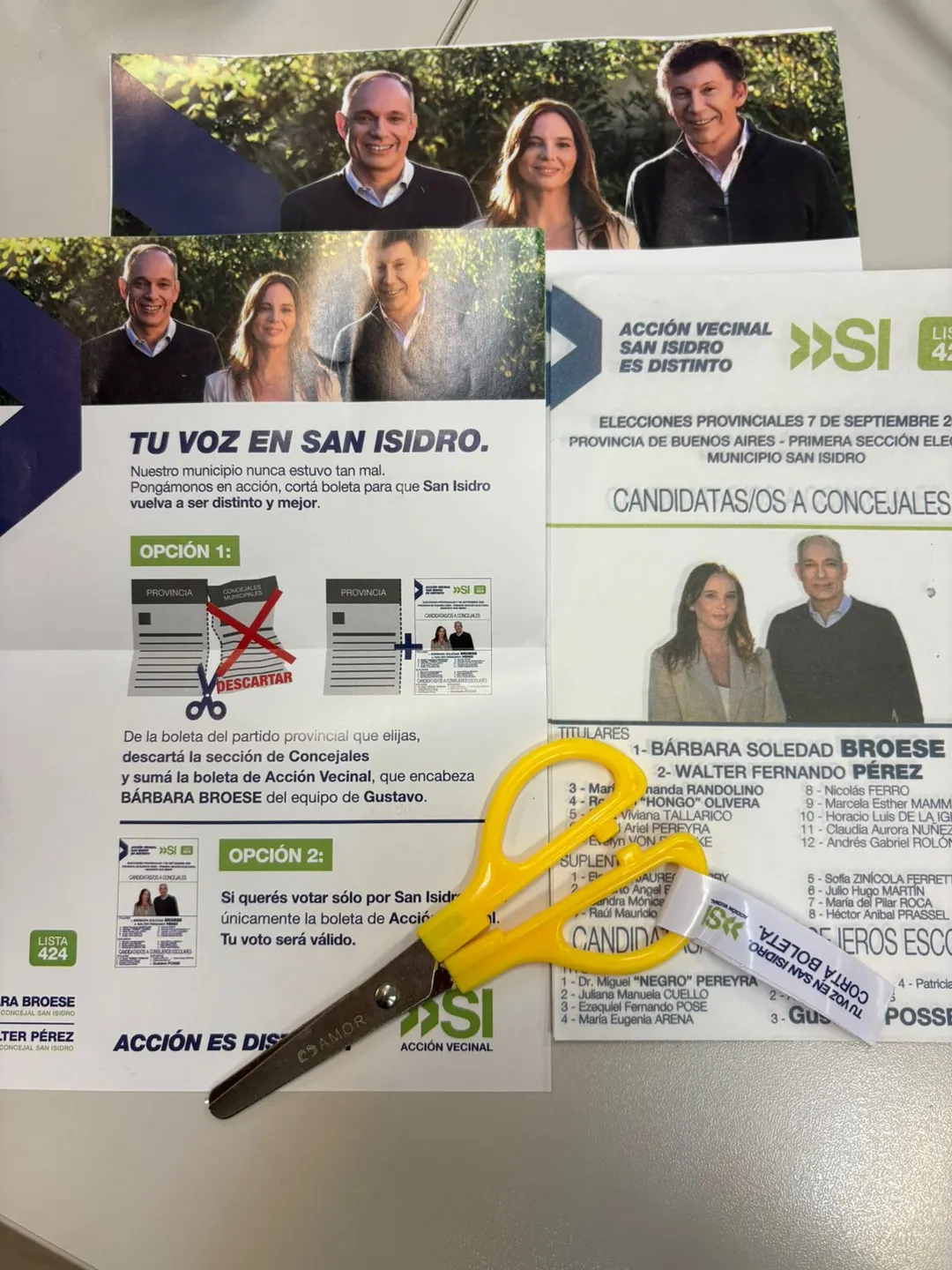 La boleta corta con una tijera amarilla que repartió el espacio de Gustavo Posse a los vecinos de San Isidro.