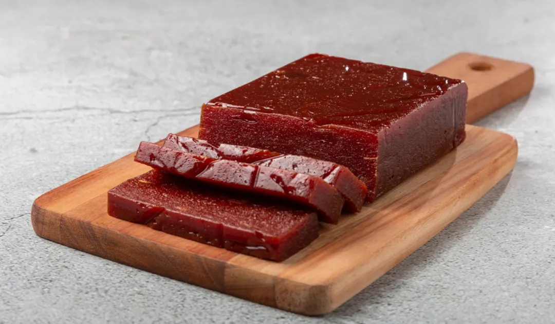 La receta de dulce de membrillo llegó a la Argentina con los colonos españoles y se volvió un clásico de la mesa criolla.
