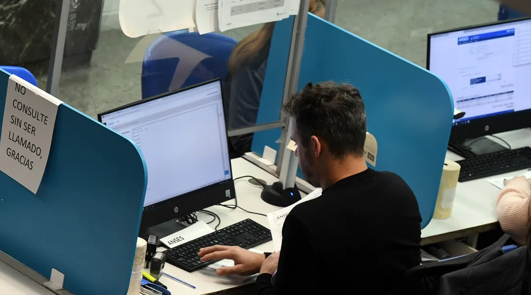 En el caso de olvidar la clave, se debe ingresar a "Olvidé mi clave" en mi Anses y verificar los datos a través de un código.