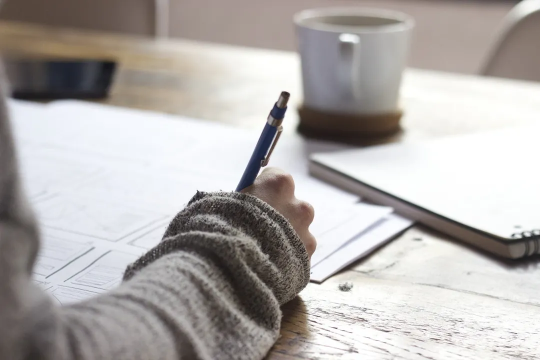 Es muy importante el registro por escrito: de eso habla el proverbio de hoy. Foto: Freepik