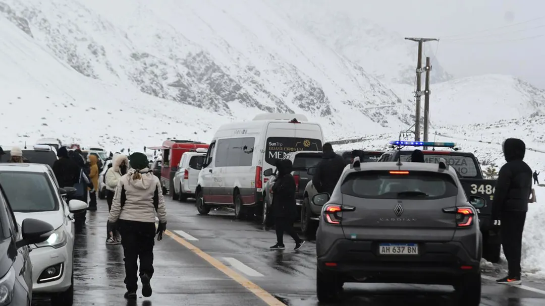 Los turistas no podrán estacionar a la orilla de la ruta 7.