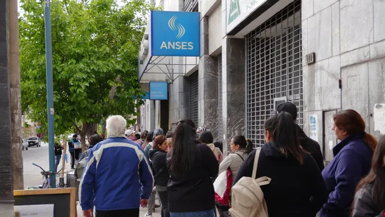 El Gobierno dio a conocer los nuevos descuentos en cadenas de supermercados y otros comercios.