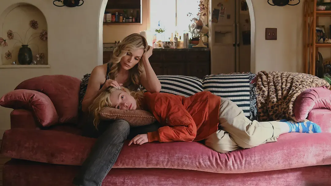Michelle Pfeiffer y Elle Fanning protagonizan esta miniserie. 