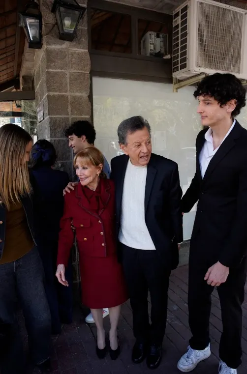 Palito Ortega y Evangelina Salazar en el casamiento. 