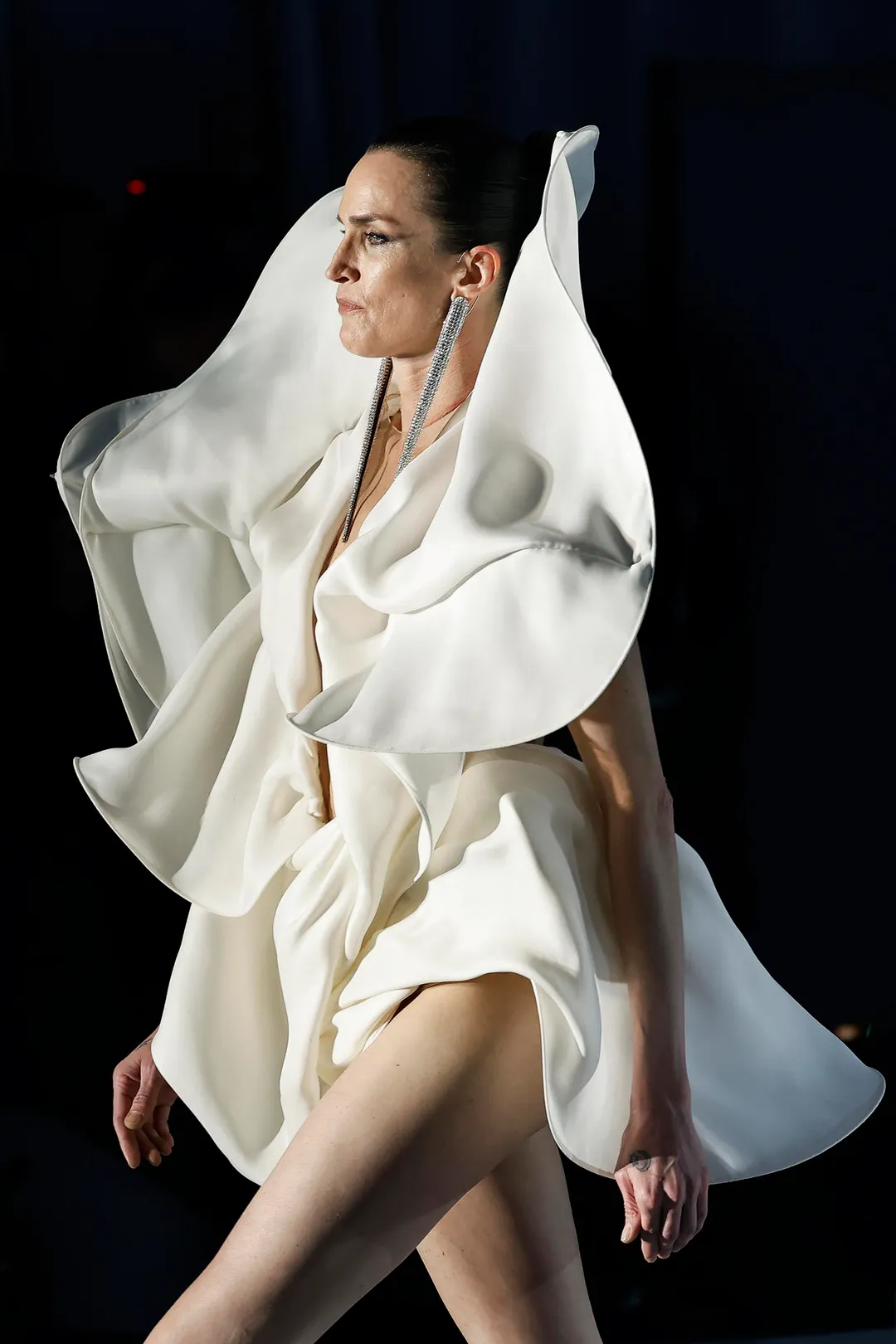 Vestido del diseñador francés Stephane Rolland. EFE/ Andreu Dalmau