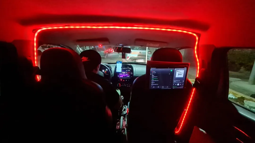 El auto de aplicación que es furor en Mendoza por su ambientación y buena onda a bordo.