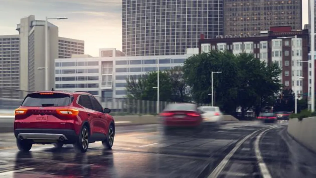 Ford explica cómo reducir riesgos al conducir en condiciones de lluvia