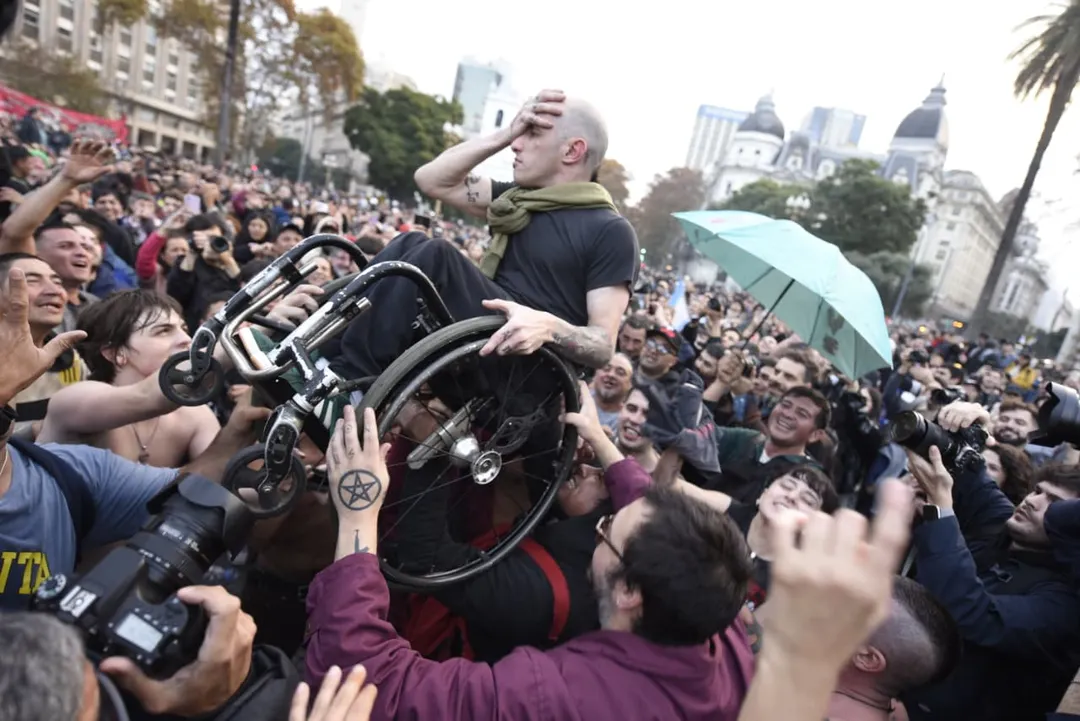 Así arrancó la misa ricotera en Plaza de Mayo.