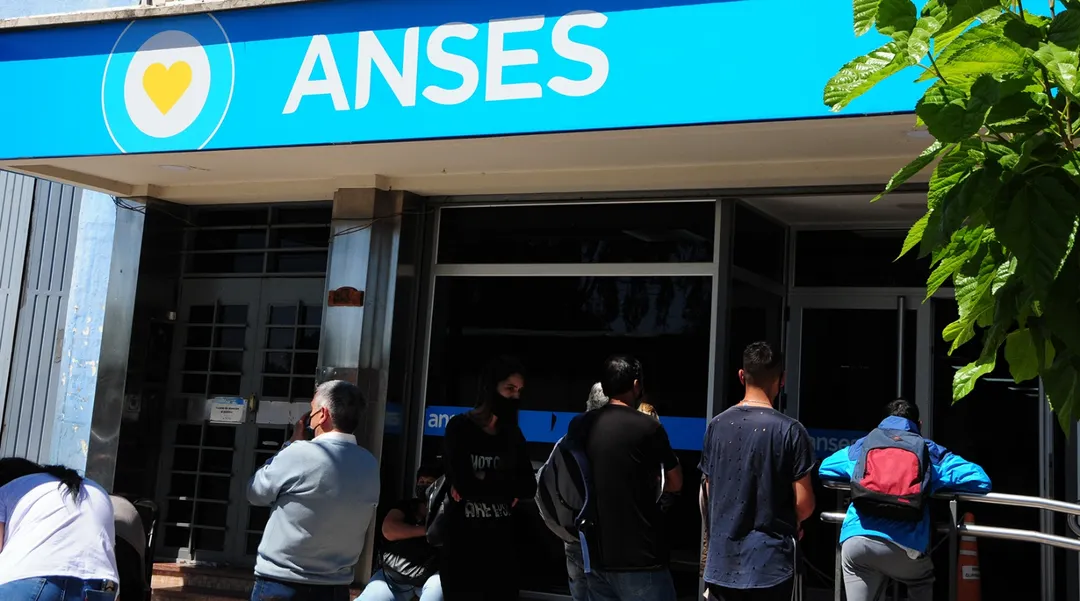 El programa Progresar otorga una ayuda de $35.000 mensuales a jóvenes estudiantes que cumplan con los requisitos. Foto: ALF PONCE MERCADO / MDZ