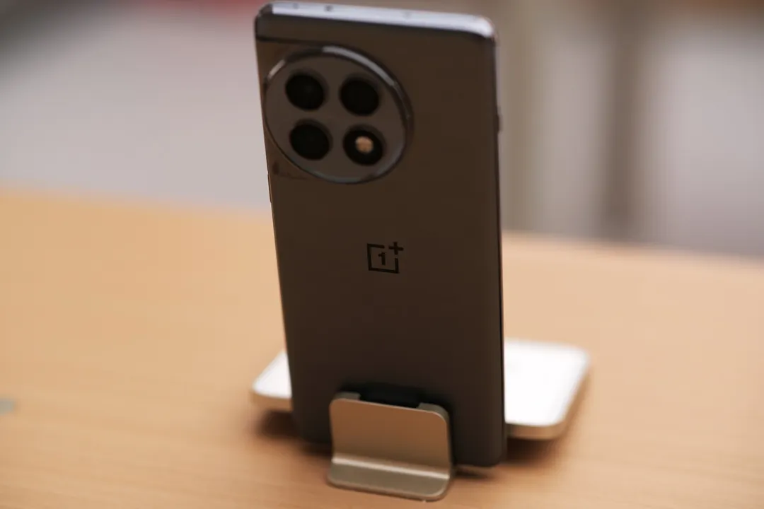 Desde el OnePlus 13 hasta el Galaxy Z Fold7, el mundo Android tiene una respuesta para el iPhone 17 Pro.