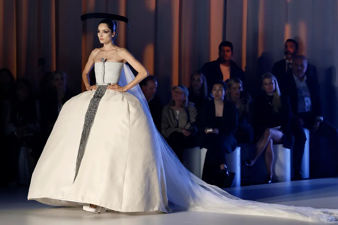 Vestido del diseñador francés Stephane Rolland. EFE/ Andreu Dalmau