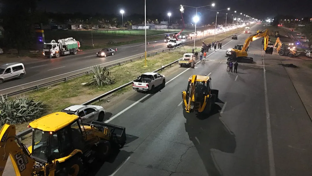 Las máquinas cuando comenzaron a trabajar en el Acceso Sur.