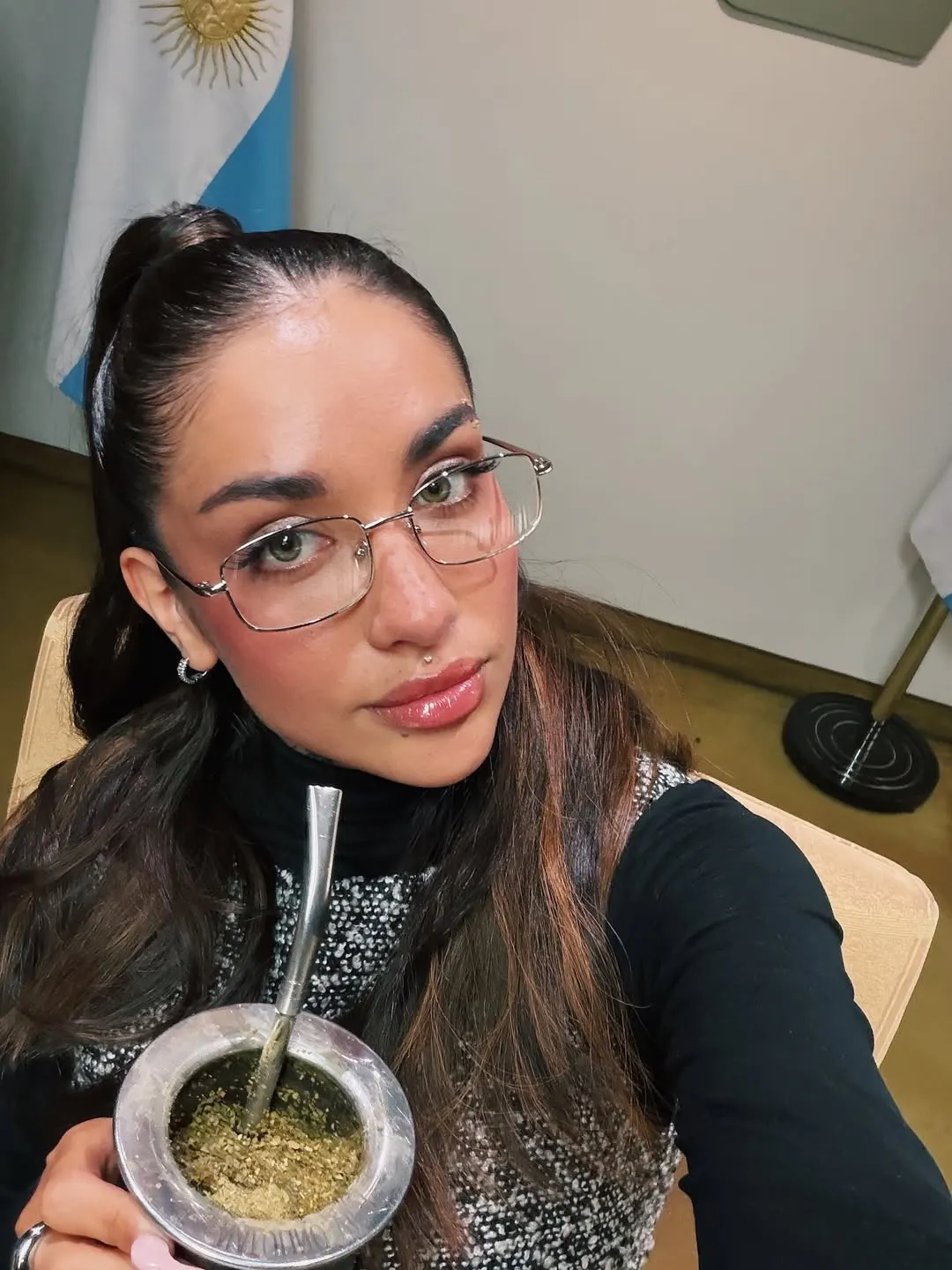 María Becerra sorprendió con su transformación más madura y serena.