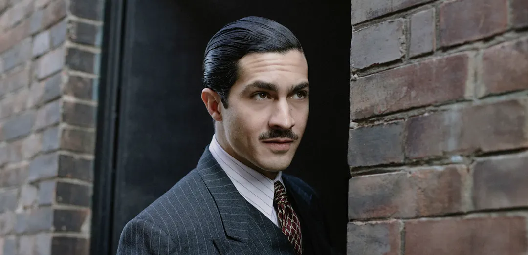 Las imágenes difundidas de El Ruso, la serie de Netflix protagonizada por el Chino Darín que contará con la actuación de Carlos Belloso.