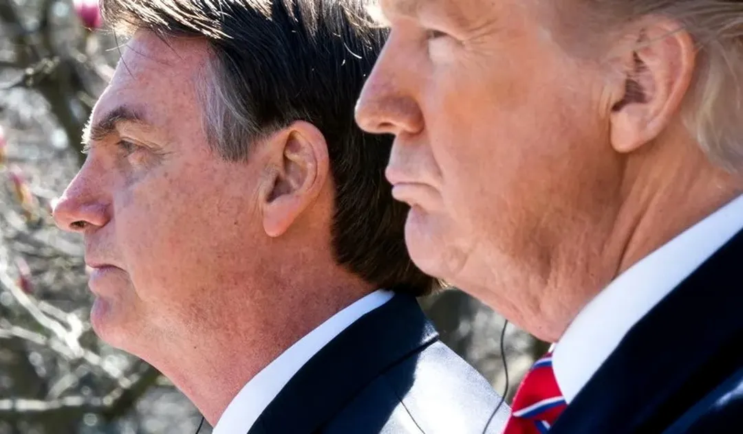 Jair, padre de Flávio Bolsonaro, junto a su aliado Donald Trump, presidente de Estados Unidos. Foto Efe
