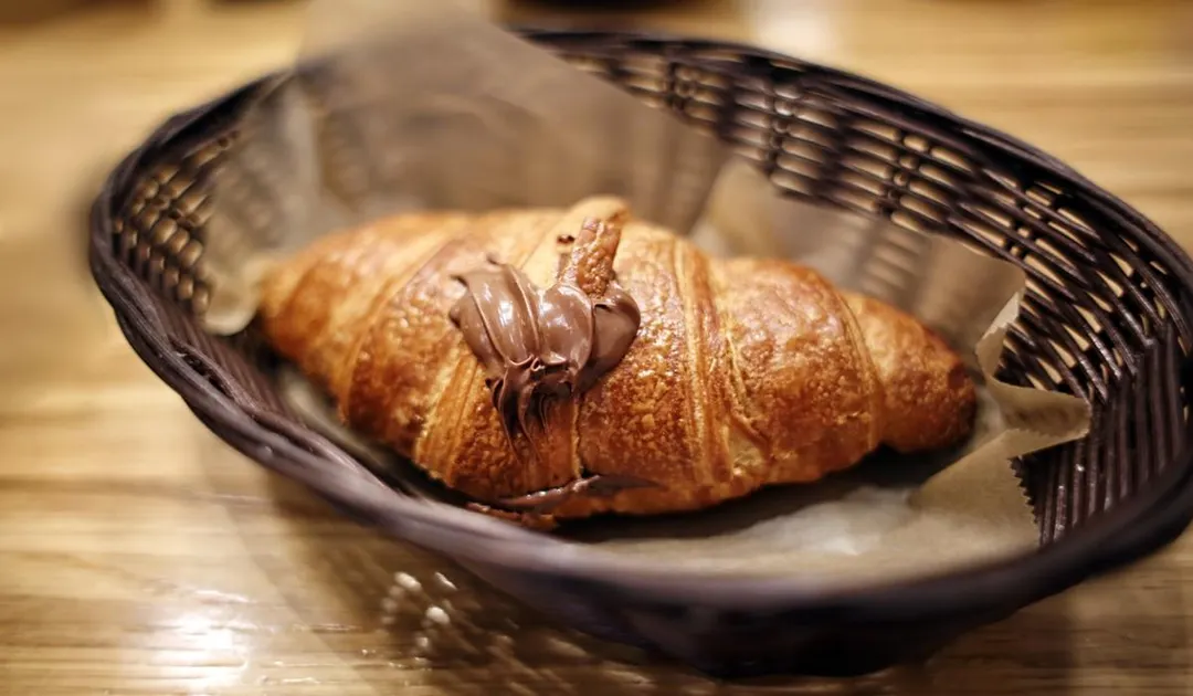 Compartí con tus seres queridos esta receta de croissant rellena de Nutella