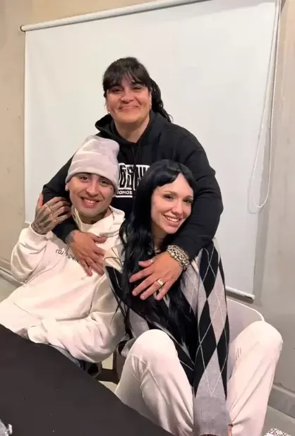 La Joaqui dejó atrás su ruptura y se mostró feliz junto al cantante urbano.