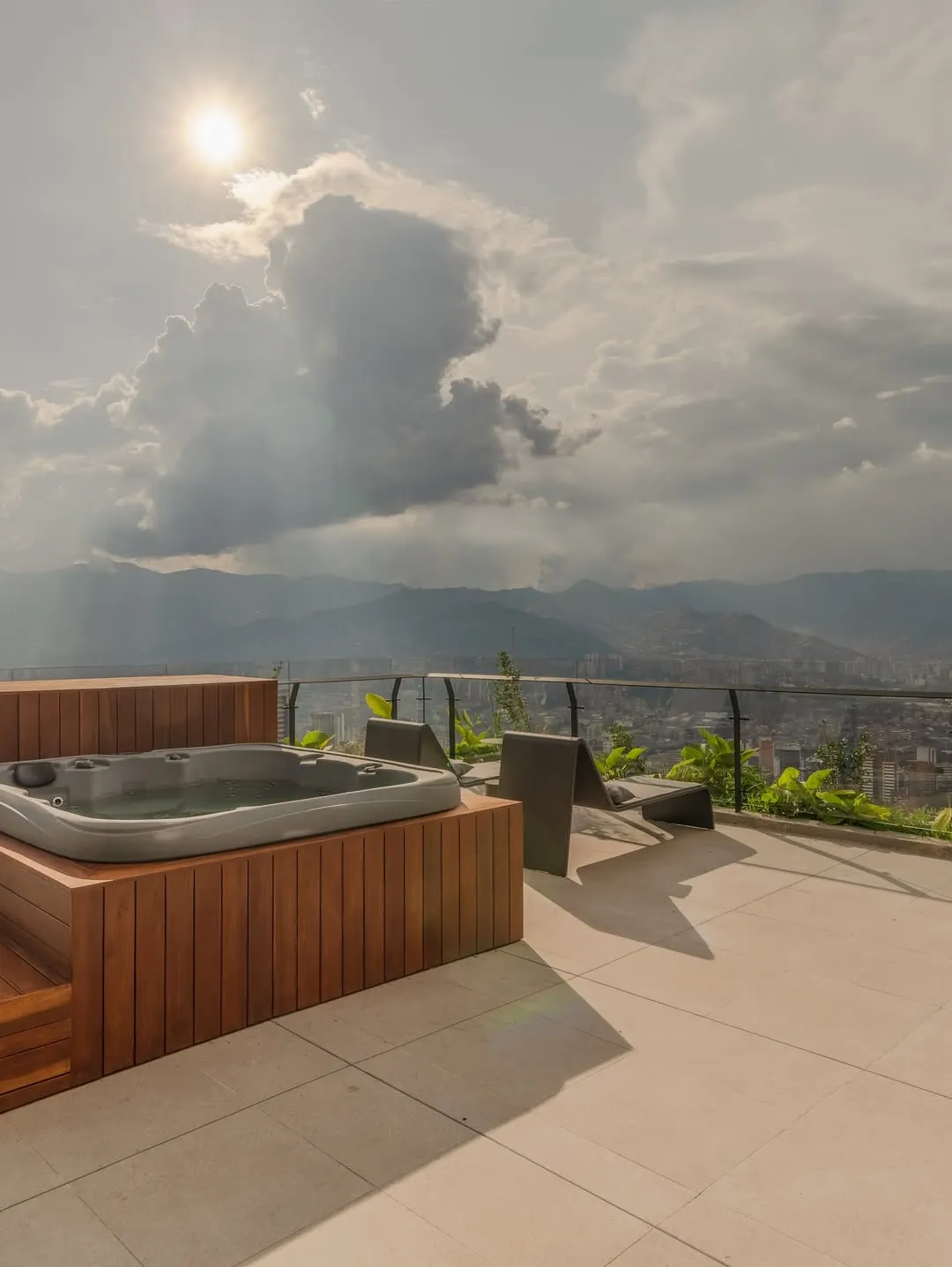 El penthouse de Messi cuenta con terraza privada y zonas de conexión para sus guardaespaldas.