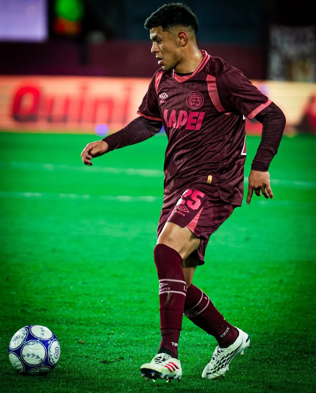 Dylan Aquino tuvo una destacada actuación en la Bombonera antes de concretar su salto al fútbol europeo.
